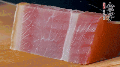 金字火腿切片。