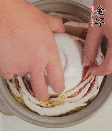 寬度剛好是鍋的高度?？垡粋€小碗更有助于幫助造型。