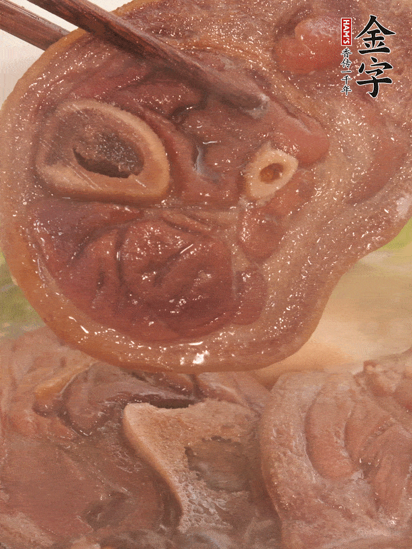 大火燒開后，調(diào)成小火燜煮30分鐘，煮至蓮藕軟糯。