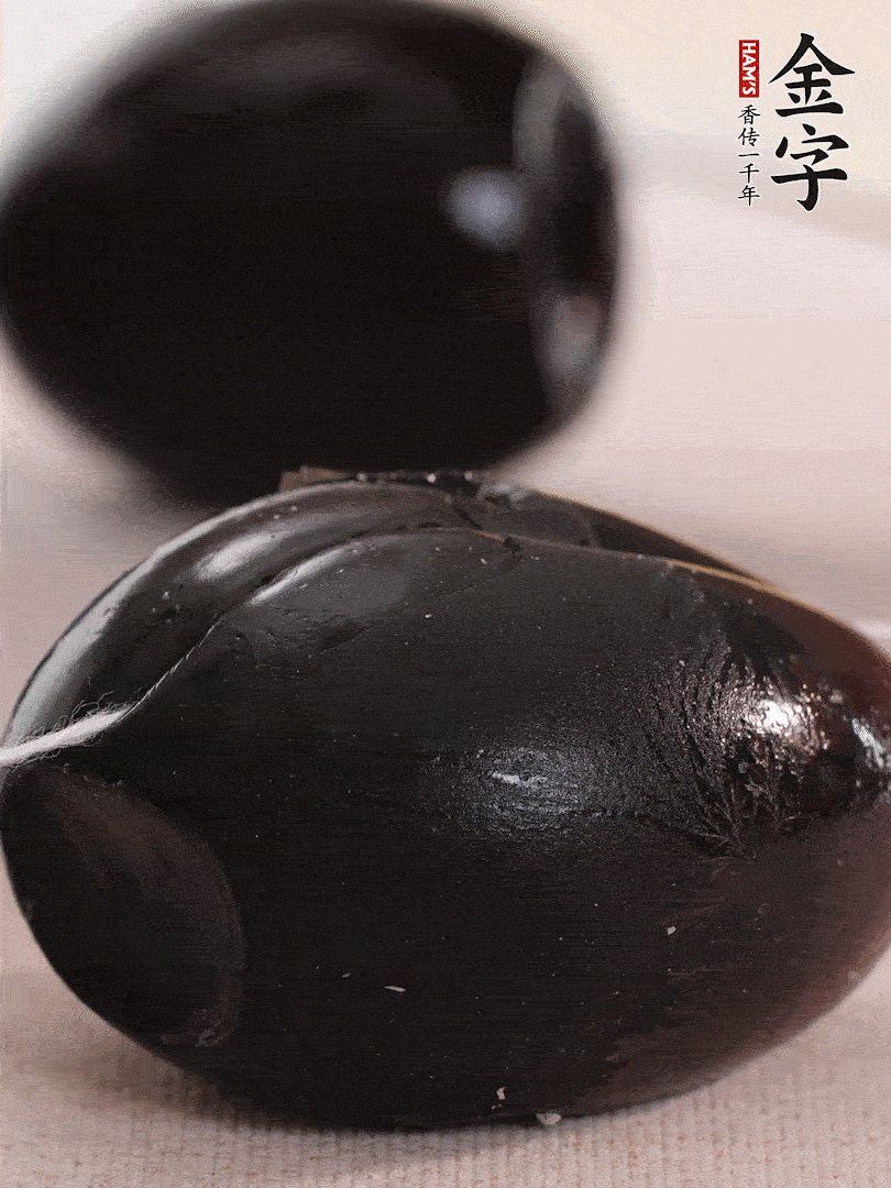 娃娃菜金針菇去跟洗凈，皮蛋改刀。
