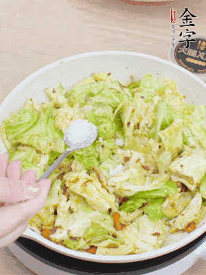 一點(diǎn)鹽、糖調(diào)味。