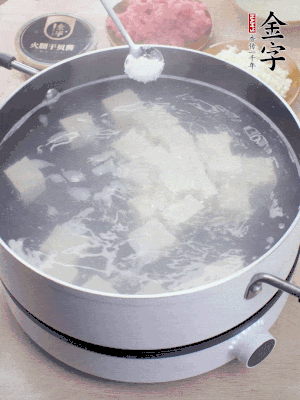金字火腿上方120g切薄片。