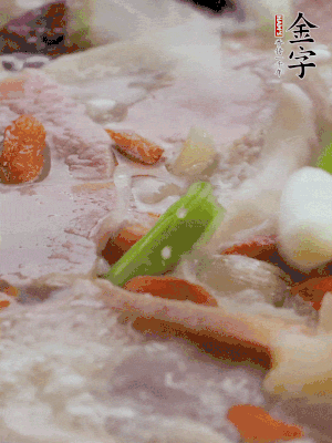 最后下枸杞、蒜白。