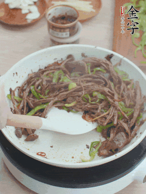 少許鹽調(diào)味。