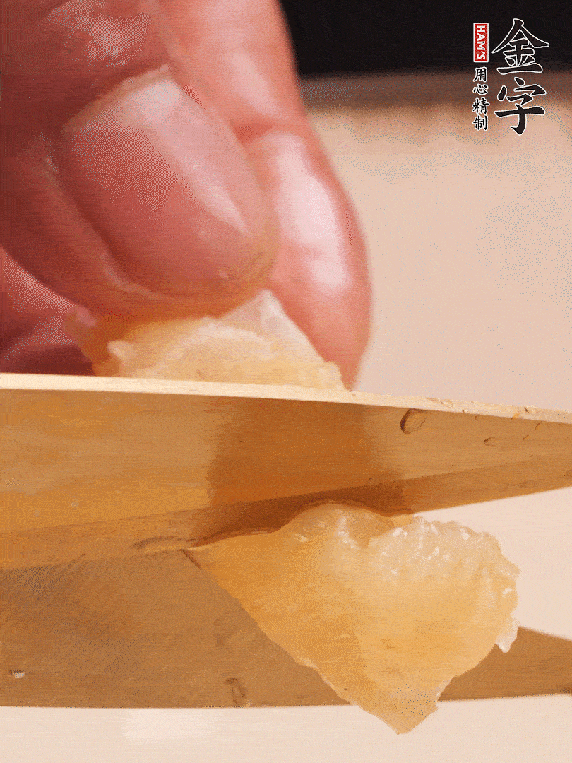 取出放入清水中，清洗表面，再剪成小段