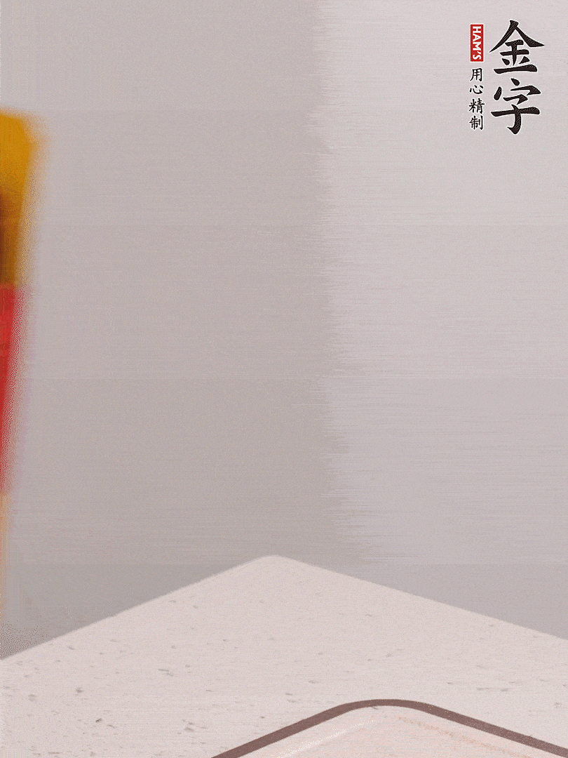 金字火腿切片，溫水浸泡5分鐘，將牛腩放鍋中，倒入比食材多2倍的清水，加姜焯水
