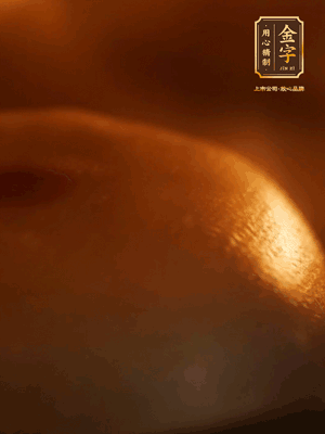 烤箱預熱至170℃，月餅放在中下層，烤18分鐘左右